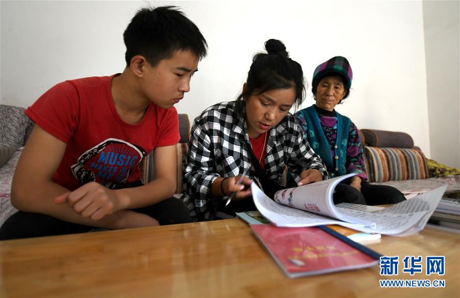 （熱點(diǎn)鮮報(bào)&middot;圖文互動）（6）為了大涼山的下一代，她奔赴在助學(xué)路上