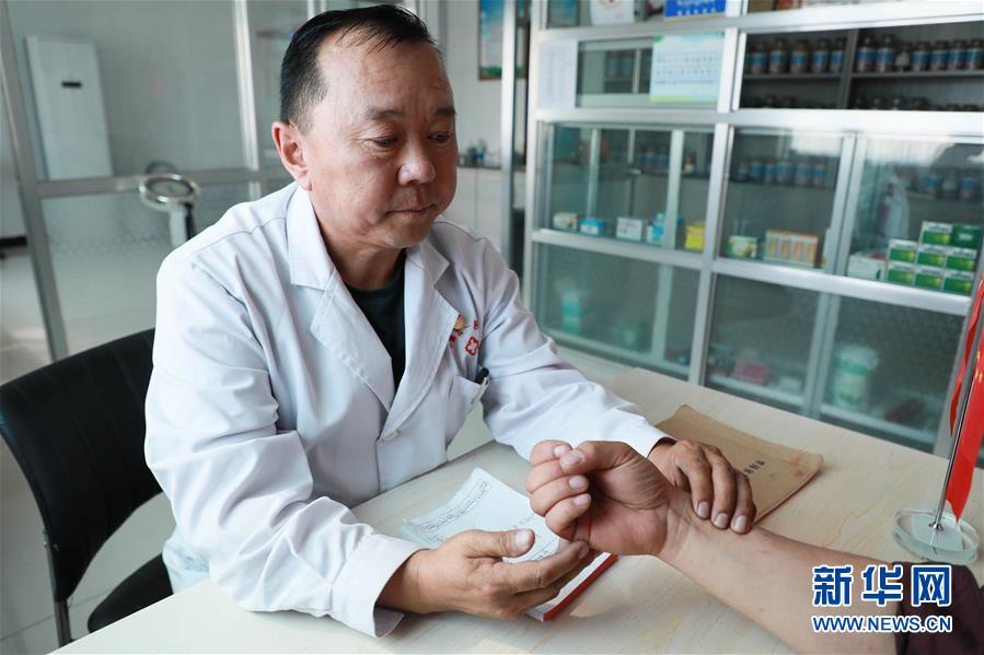 (圖文互動)(4)村醫(yī)斗拉加的堅(jiān)守