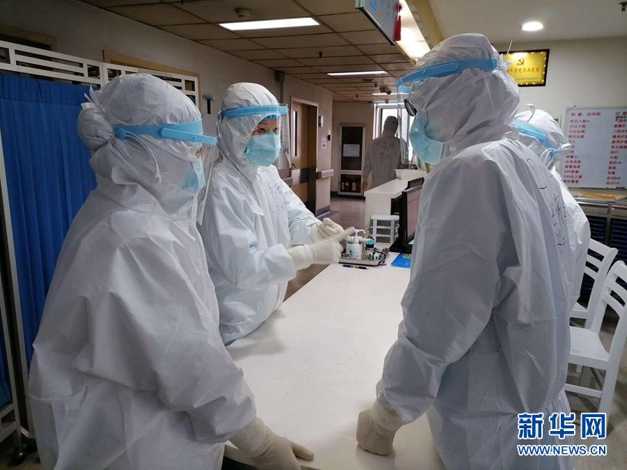 （抗疫一線醫(yī)務(wù)人員英雄群體&middot;圖文互動）（3）&ldquo;救治危重病人，我們拼盡全力&rdquo;&mdash;&mdash;記四川大學(xué)華西醫(yī)院援鄂重癥救治醫(yī)療隊(duì)