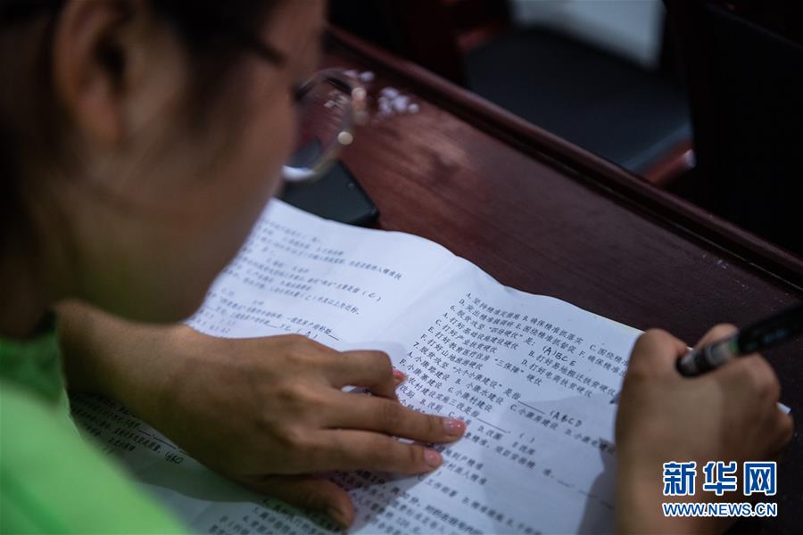 （新華全媒頭條&middot;決戰(zhàn)決勝脫貧攻堅(jiān)&middot;督戰(zhàn)未摘帽貧困縣&middot;圖文互動）（15）把&ldquo;最能打的人&rdquo;放在最需要的地方&mdash;&mdash;聚焦貴州未脫貧縣里的&ldquo;助攻干部&rdquo;