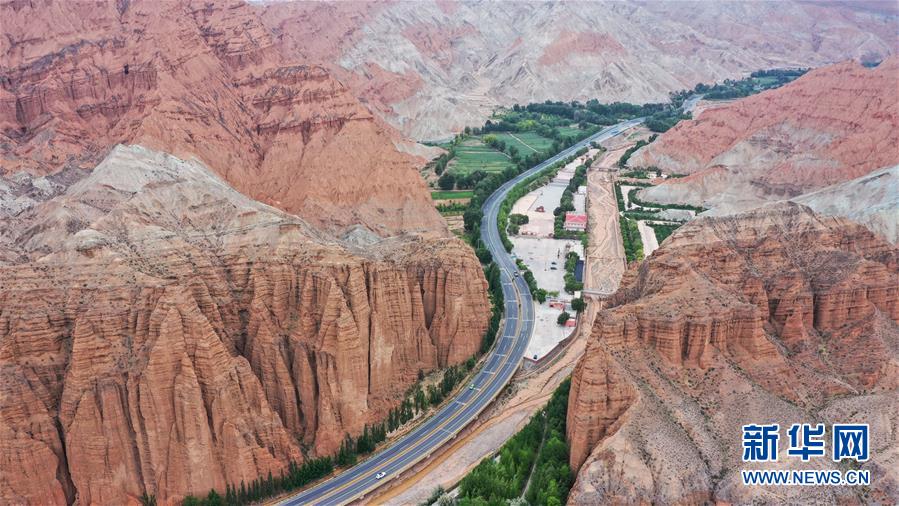 (新華全媒頭條·走向我們的小康生活·決戰(zhàn)決勝脫貧攻堅·圖文互動)(8)高原上綻放的光芒——來自青海攻克深度貧困堡壘的故事