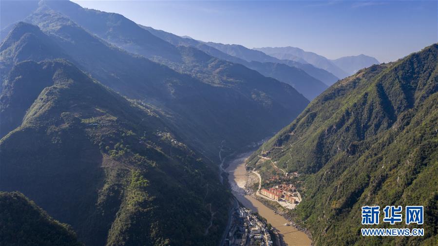 （新華全媒頭條&middot;決戰(zhàn)決勝脫貧攻堅&middot;督戰(zhàn)未摘帽貧困縣&middot;圖文互動）（1）脫貧的歌聲&mdash;&mdash;云南直過民族和人口較少民族共入新時代 