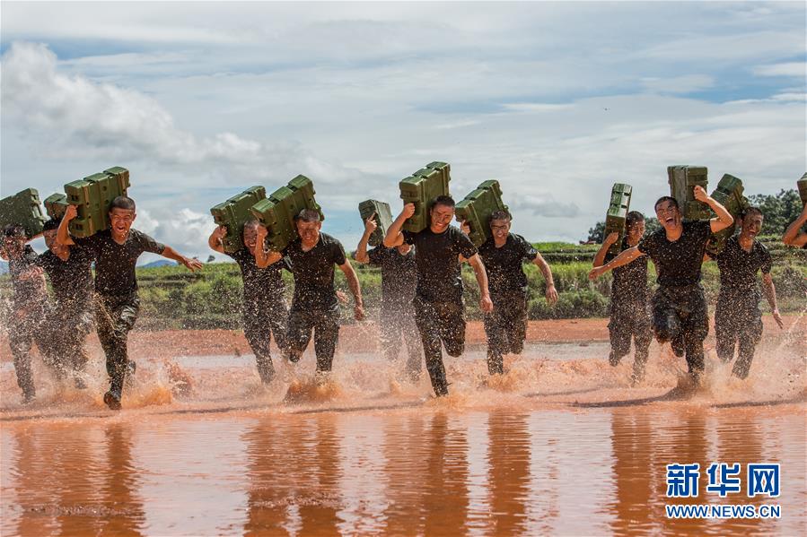 (圖文互動(dòng))(1)守護(hù)平安的“鋼刀傳人”——記武警云南總隊(duì)某支隊(duì)機(jī)動(dòng)一中隊(duì)