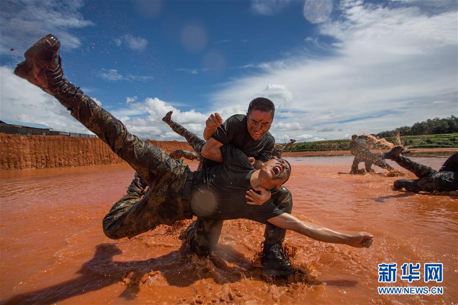 (圖文互動(dòng))(2)守護(hù)平安的“鋼刀傳人”——記武警云南總隊(duì)某支隊(duì)機(jī)動(dòng)一中隊(duì)