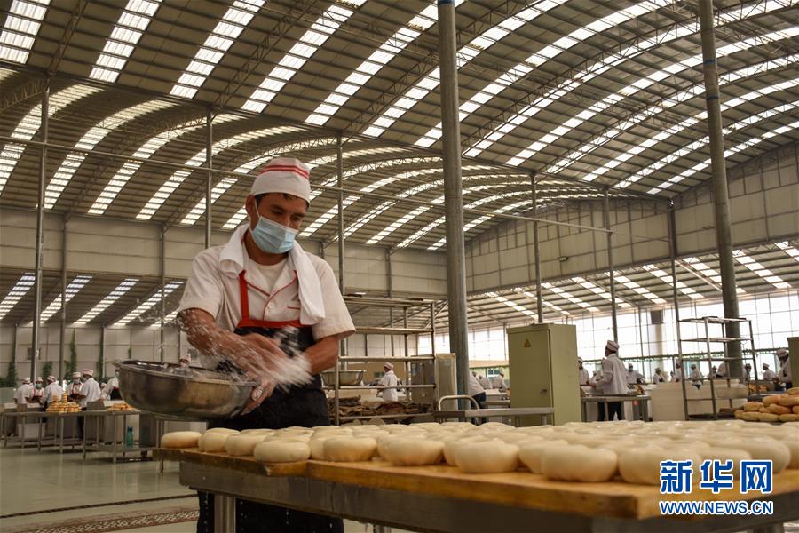 (決戰(zhàn)決勝脫貧攻堅(jiān)·圖文互動(dòng))(2)家門(mén)口的“夢(mèng)工廠”