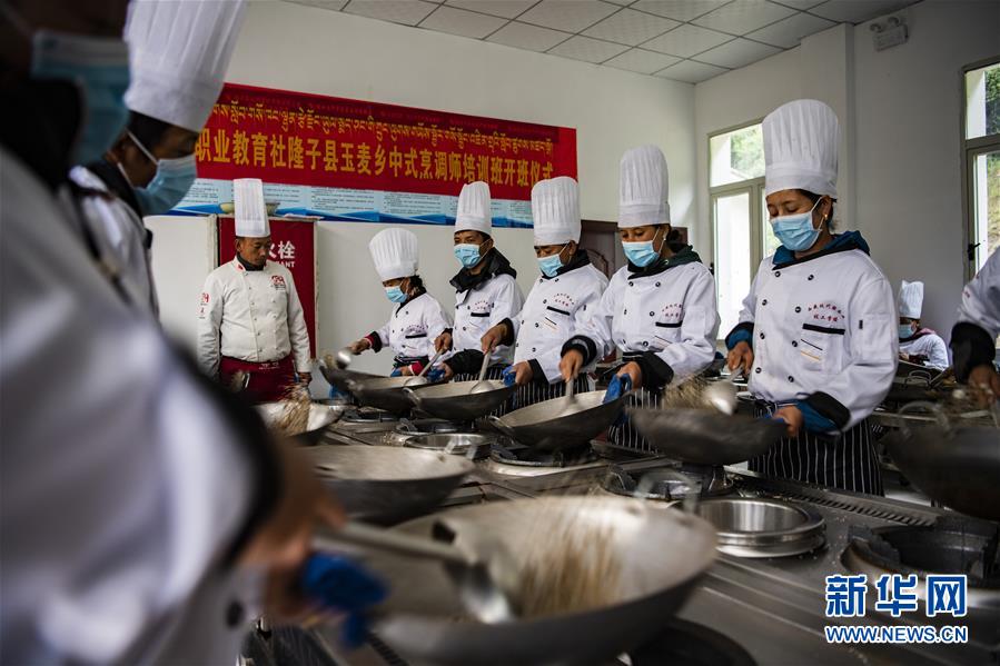 （新華全媒頭條&middot;走向我們的小康生活&middot;圖文互動(dòng)）（2）扎西德勒，我們的新家園&mdash;&mdash;西藏易地扶貧搬遷搬出幸福美好新生活