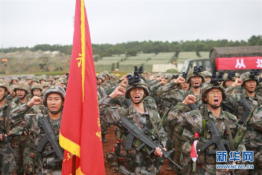 （在習(xí)近平強(qiáng)軍思想指引下&middot;我們?cè)趹?zhàn)位報(bào)告&middot;圖文互動(dòng)）（1）千里移防，鐵心跟黨走&mdash;&mdash;南部戰(zhàn)區(qū)陸軍第75集團(tuán)軍某紅軍旅政治建軍、練兵備戰(zhàn)記事