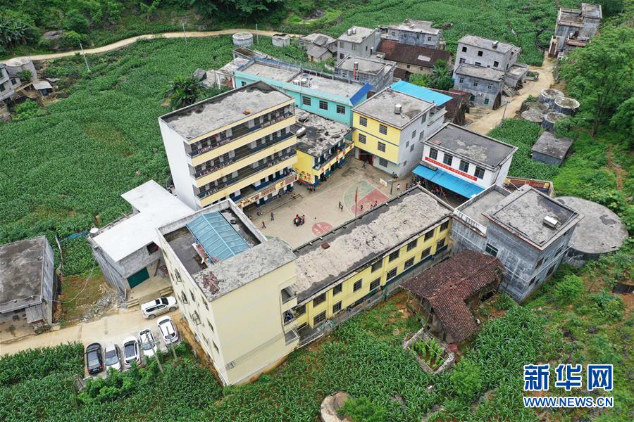 (新華全媒頭條·圖文互動)(14)決戰(zhàn)千山萬弄間——廣西“極貧角落”最后攻堅記