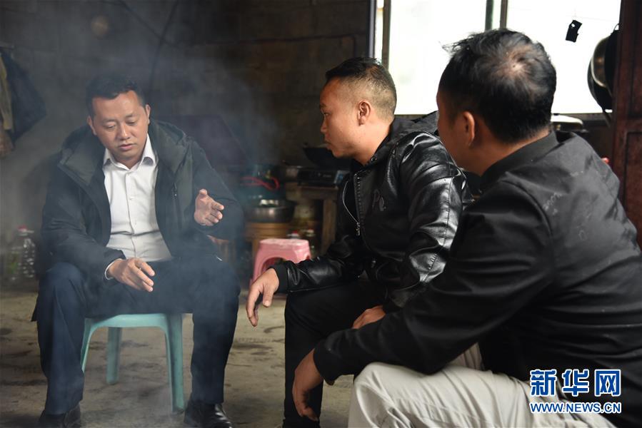 (決戰(zhàn)決勝脫貧攻堅(jiān)·圖文互動(dòng))“父親未完成的事業(yè),我來(lái)完成”——貴州父子接力脫貧攻堅(jiān)