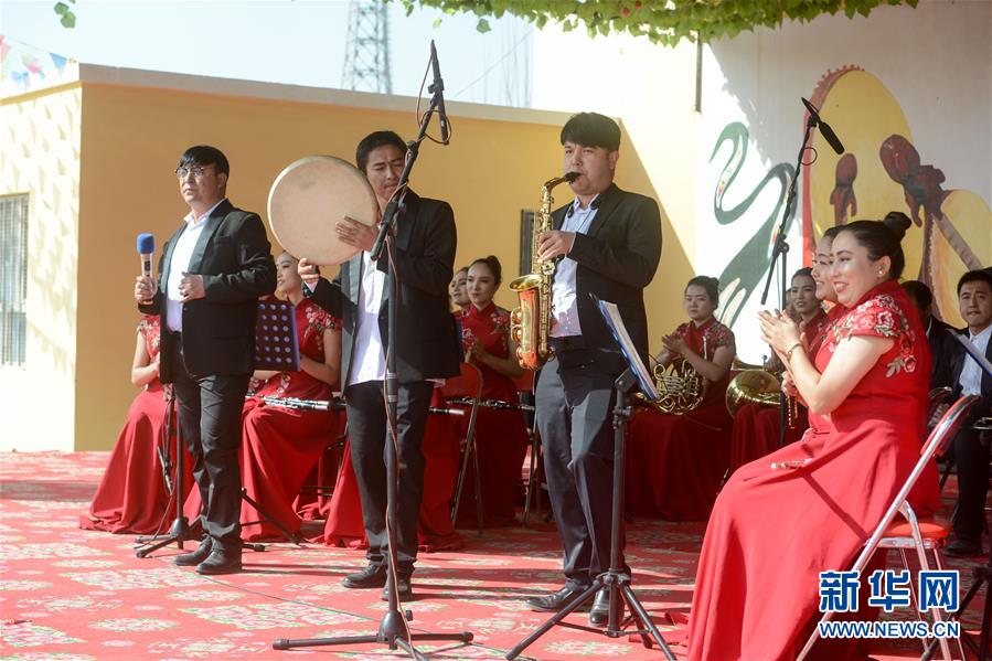 (新華全媒頭條·圖文互動(dòng))(13)新天地 新兒女 新奇跡——脫貧攻堅(jiān)繪就新疆新圖景