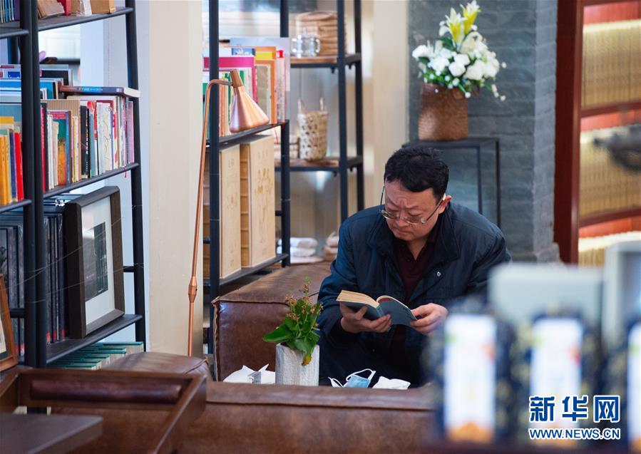 (新華全媒頭條·圖文互動)(2)我們都是讀者——促進(jìn)全民閱讀 構(gòu)建書香社會