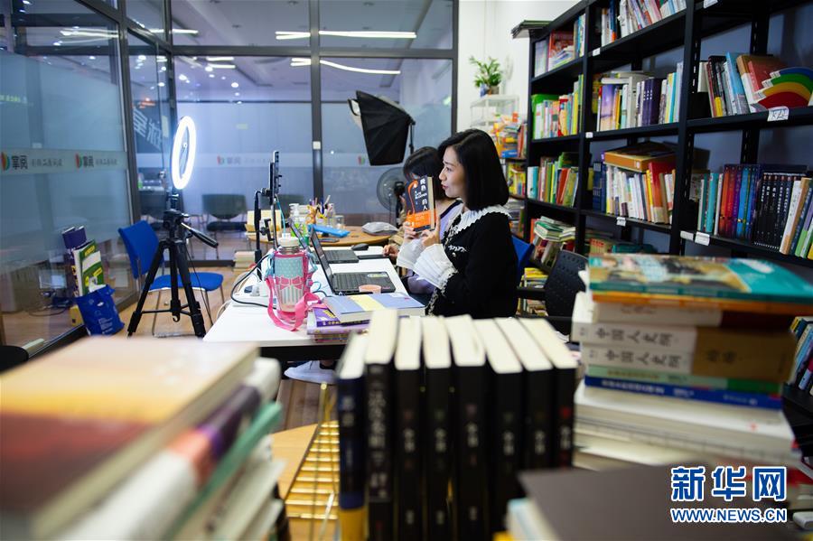 (新華全媒頭條·圖文互動)(3)我們都是讀者——促進(jìn)全民閱讀 構(gòu)建書香社會