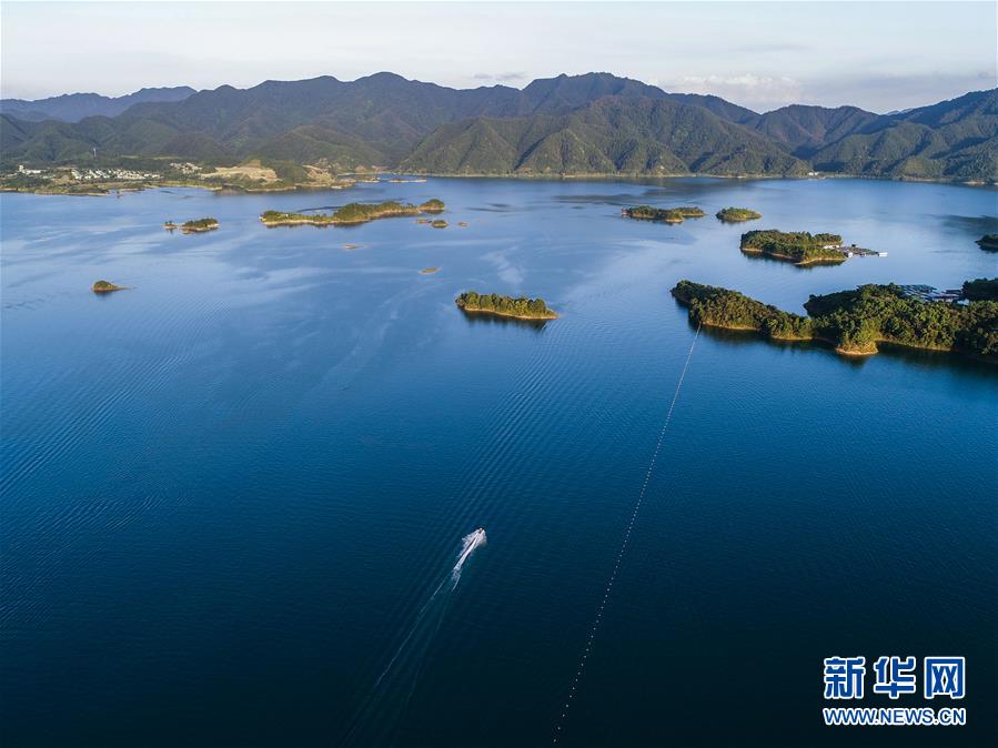 （新華全媒頭條&middot;圖文互動）（9）歷史交匯點上的宏偉藍(lán)圖 &mdash;&mdash;《中共中央關(guān)于制定國民經(jīng)濟(jì)和社會發(fā)展第十四個五年規(guī)劃和二〇三五年遠(yuǎn)景目標(biāo)的建議》誕生記