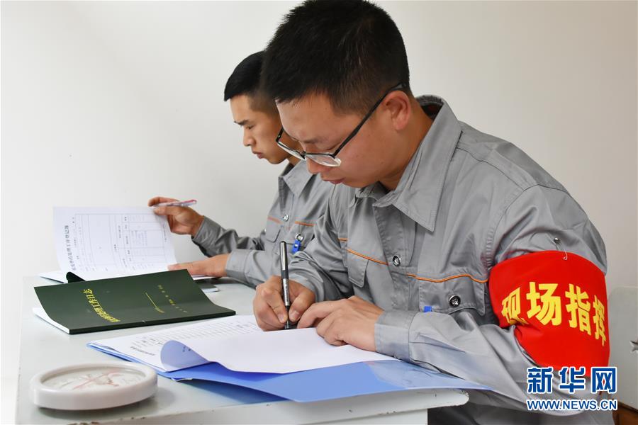 (在習近平強軍思想指引下·我們在戰(zhàn)位報告·圖文互動)(1)牢記統(tǒng)帥囑托 做刀尖上的舞者——記聯勤保障部隊某報廢武器彈藥銷毀站參謀長陳雪禮