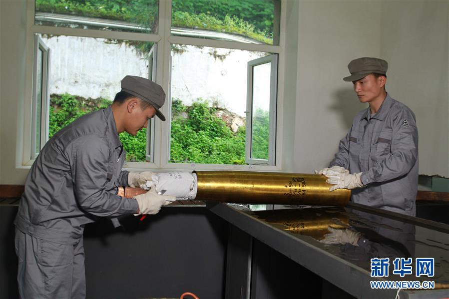 (在習近平強軍思想指引下·我們在戰(zhàn)位報告·圖文互動)(2)牢記統(tǒng)帥囑托 做刀尖上的舞者——記聯勤保障部隊某報廢武器彈藥銷毀站參謀長陳雪禮