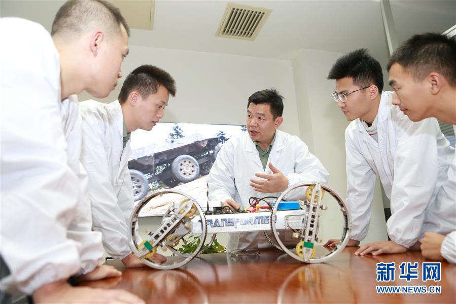 (在習(xí)近平強軍思想指引下·我們在戰(zhàn)位報告·圖文互動)(4)向著未來戰(zhàn)場沖鋒——國防科技大學(xué)科研創(chuàng)新記事