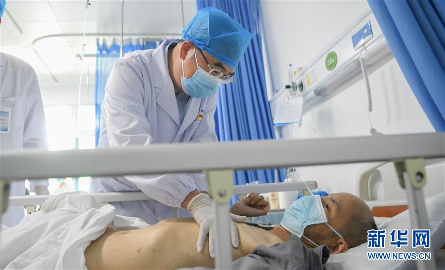 （抗疫先進(jìn)事跡&middot;圖文互動）（4）張定宇：疫情&ldquo;暴風(fēng)眼&rdquo;里，&ldquo;漸凍&rdquo;之軀與時間賽跑