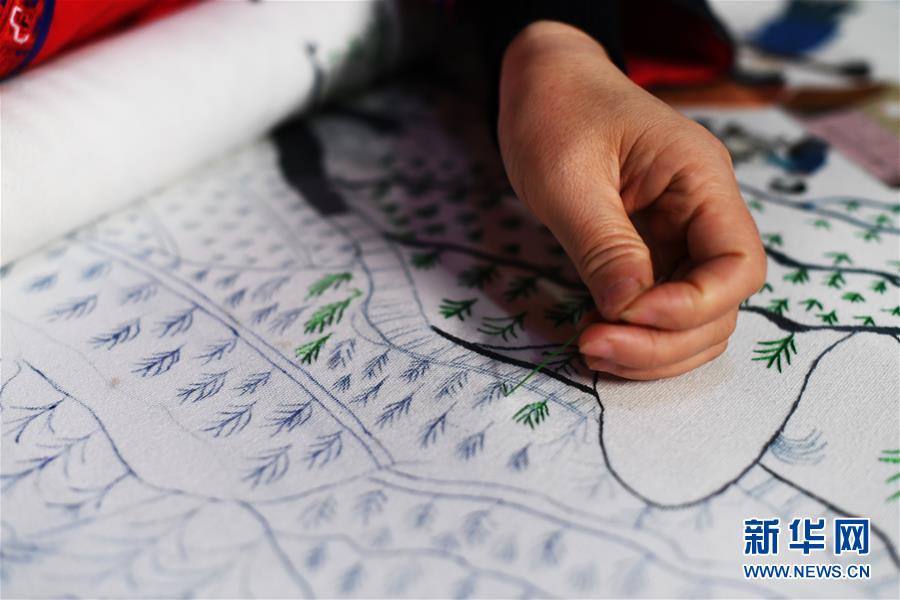 （兩會人物&middot;圖文互動）（2）帶娃、賺錢兩不誤&mdash;&mdash;一位農民工代表眼中的脫貧新工作