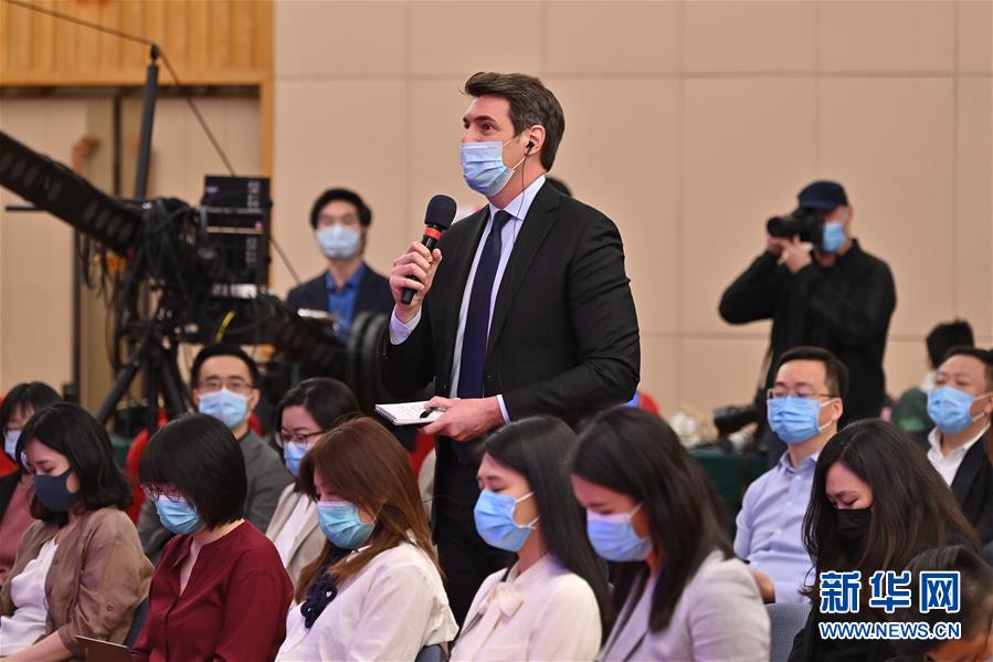 (兩會(huì)·XHDW)(13)國(guó)務(wù)委員兼外交部長(zhǎng)王毅回答中外記者提問(wèn)