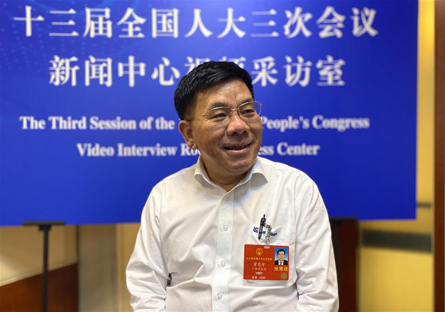 （兩會&middot;熱點(diǎn)畫報）（9）代表委員建言統(tǒng)籌做好經(jīng)濟(jì)社會發(fā)展工作