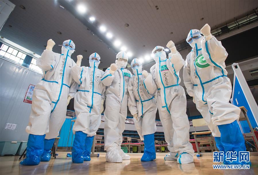 （新華全媒頭條&middot;圖文互動(dòng)）（1）從人民中汲取磅礴力量&mdash;&mdash;習(xí)近平總書(shū)記同出席2020年全國(guó)兩會(huì)人大代表、政協(xié)委員共商國(guó)是紀(jì)實(shí)