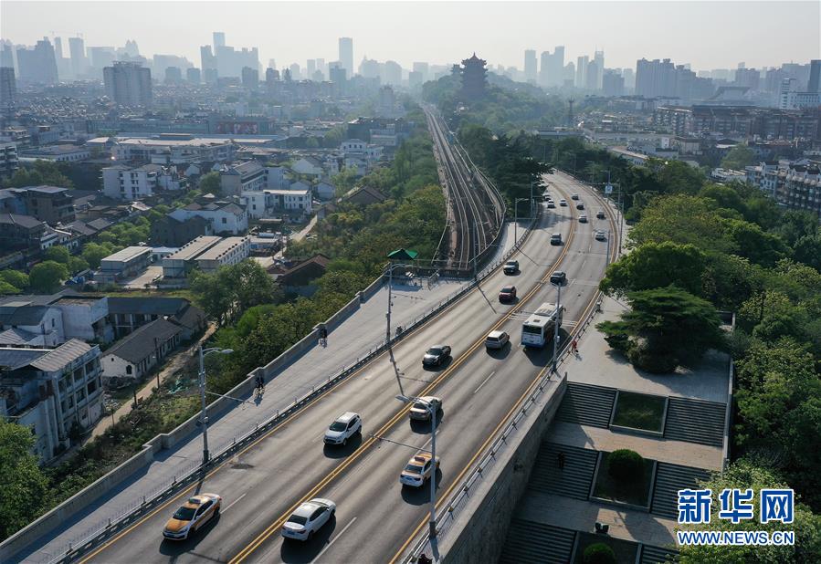 （新華全媒頭條&middot;圖文互動(dòng)）（13）從人民中汲取磅礴力量&mdash;&mdash;習(xí)近平總書(shū)記同出席2020年全國(guó)兩會(huì)人大代表、政協(xié)委員共商國(guó)是紀(jì)實(shí)