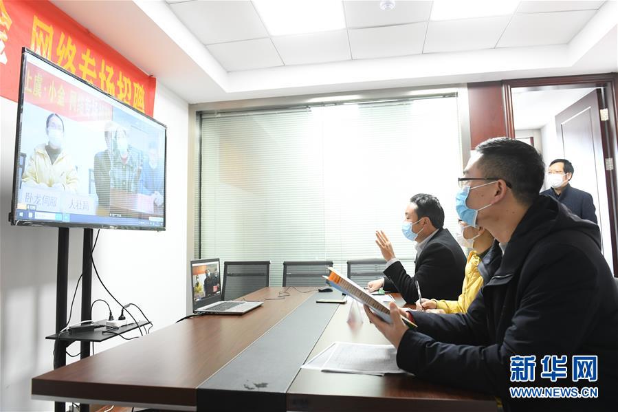 （新華全媒頭條&middot;圖文互動(dòng)）（18）從人民中汲取磅礴力量&mdash;&mdash;習(xí)近平總書(shū)記同出席2020年全國(guó)兩會(huì)人大代表、政協(xié)委員共商國(guó)是紀(jì)實(shí)