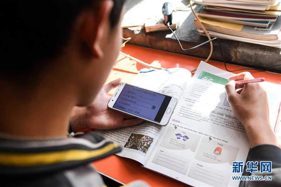 （新華全媒頭條&middot;圖文互動(dòng)）（21）從人民中汲取磅礴力量&mdash;&mdash;習(xí)近平總書(shū)記同出席2020年全國(guó)兩會(huì)人大代表、政協(xié)委員共商國(guó)是紀(jì)實(shí)