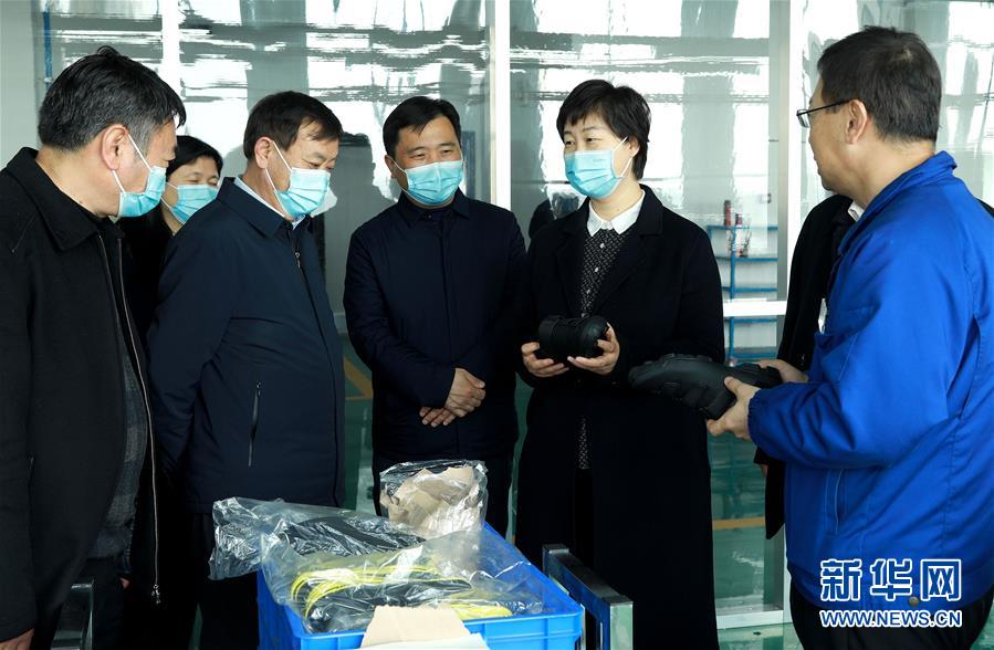 (新時(shí)代優(yōu)秀縣委書(shū)記風(fēng)采·圖文互動(dòng))(2)吳海燕:向百姓交一份無(wú)悔的答卷