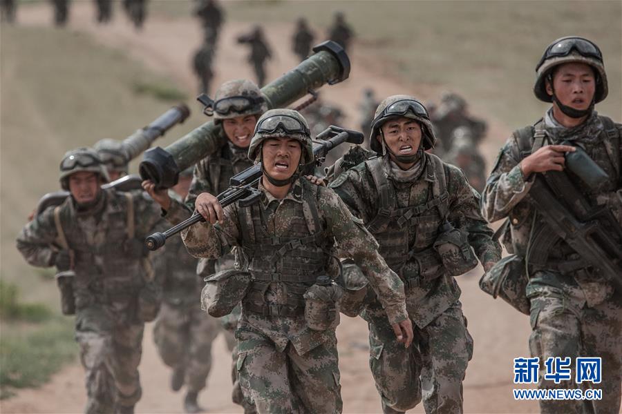 （新華全媒頭條&middot;圖文互動）（13）沿著中國特色強軍之路闊步前進&mdash;&mdash;黨中央、中央軍委領(lǐng)導(dǎo)推進國防和軍隊建設(shè)70年紀(jì)實