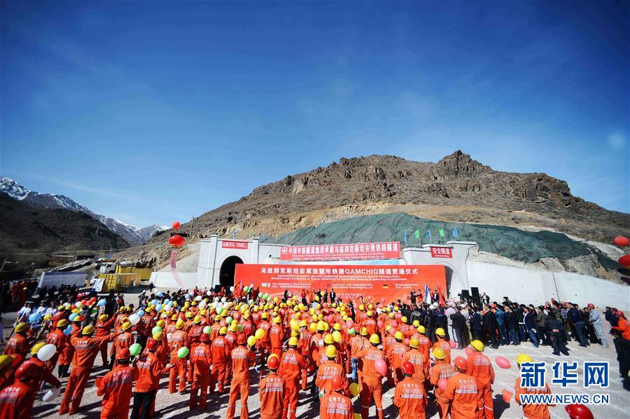 （新華全媒頭條&middot;圖文互動）（3）構(gòu)建命運(yùn)共同體　開啟上合新時(shí)代&mdash;&mdash;習(xí)近平主席推動上合組織發(fā)展五年間