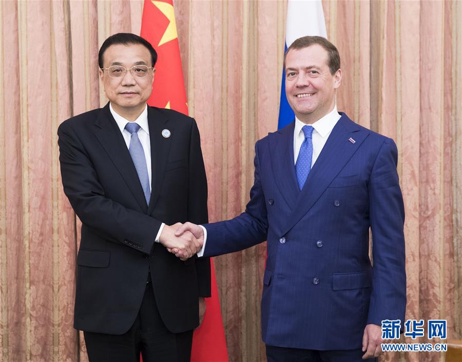 (時(shí)政)李克強(qiáng)會(huì)見俄羅斯總理梅德韋杰夫