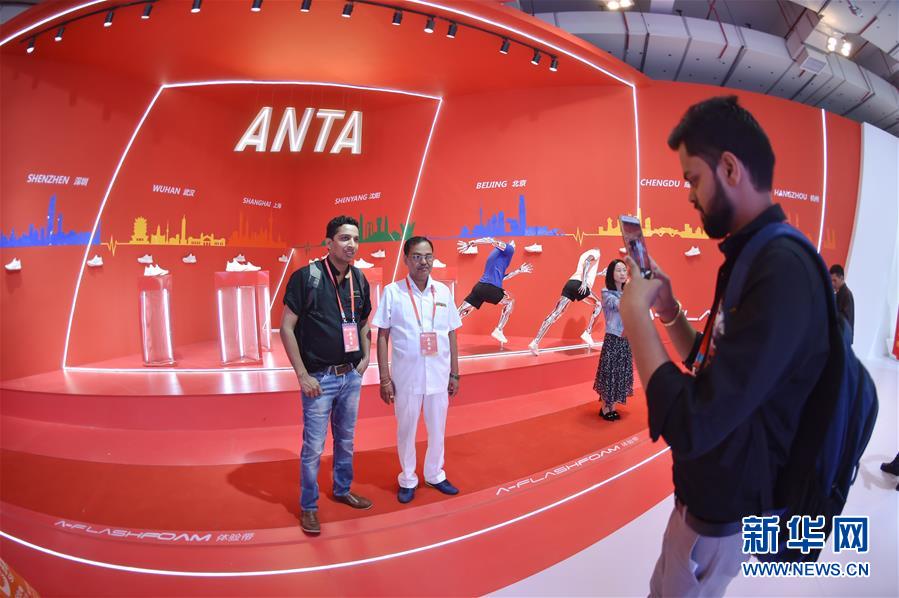 （新華全媒頭條&middot;圖文互動(dòng)）（9）上下同心再出發(fā)&mdash;&mdash;習(xí)近平總書記同出席2019年全國兩會(huì)人大代表、政協(xié)委員共商國是紀(jì)實(shí)