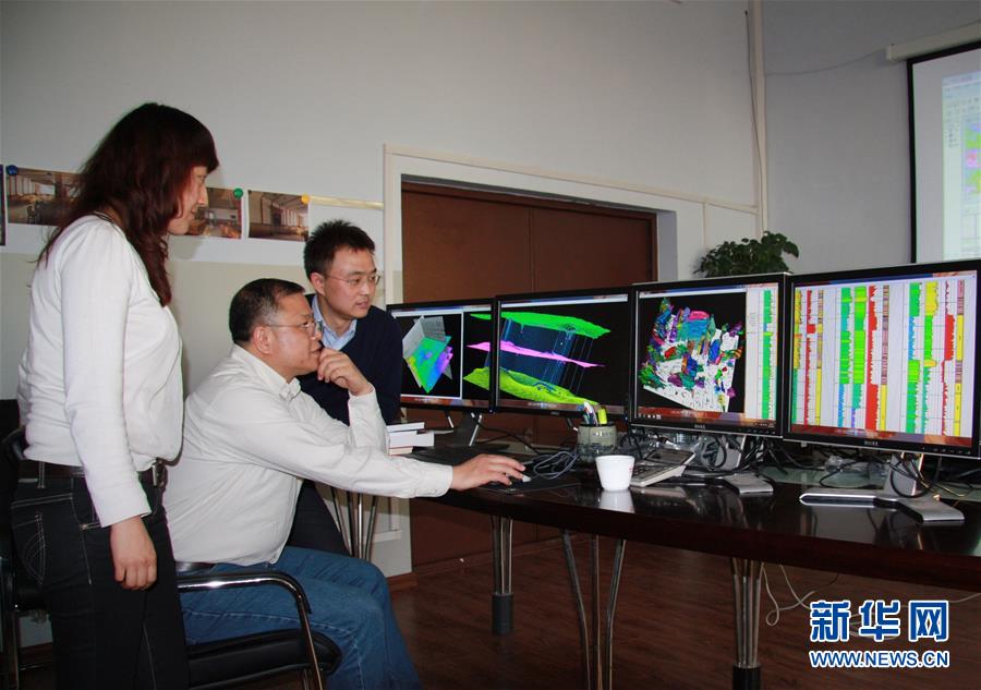 （新華全媒頭條&middot;圖文互動）（10）凝聚民族復(fù)興的精神偉力&mdash;&mdash;以習(xí)近平同志為核心的黨中央重視思想道德建設(shè)關(guān)心關(guān)愛道德模范紀(jì)實