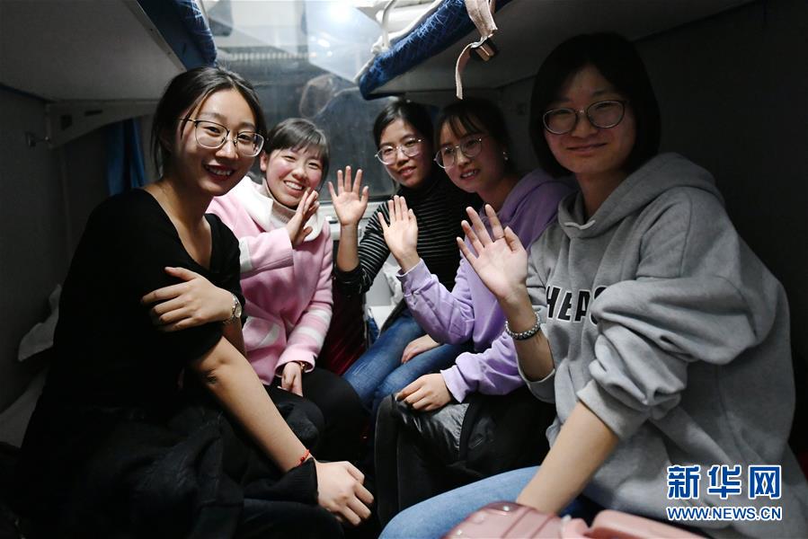 （新華全媒頭條&middot;圖文互動(dòng)）（2）凝心鑄師魂　立德育新人&mdash;&mdash;以習(xí)近平同志為核心的黨中央關(guān)心教師隊(duì)伍建設(shè)紀(jì)實(shí)