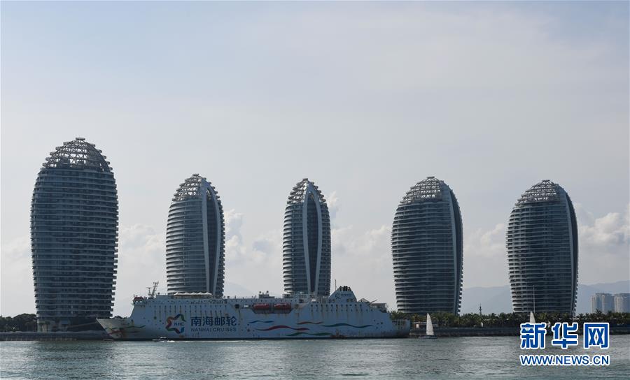 (在習(xí)近平新時(shí)代中國(guó)特色社會(huì)主義思想指引下——新時(shí)代新作為新篇章·總書記關(guān)切開放事·圖文互動(dòng))(9)開放的故事講不完——海南開放再“提速”