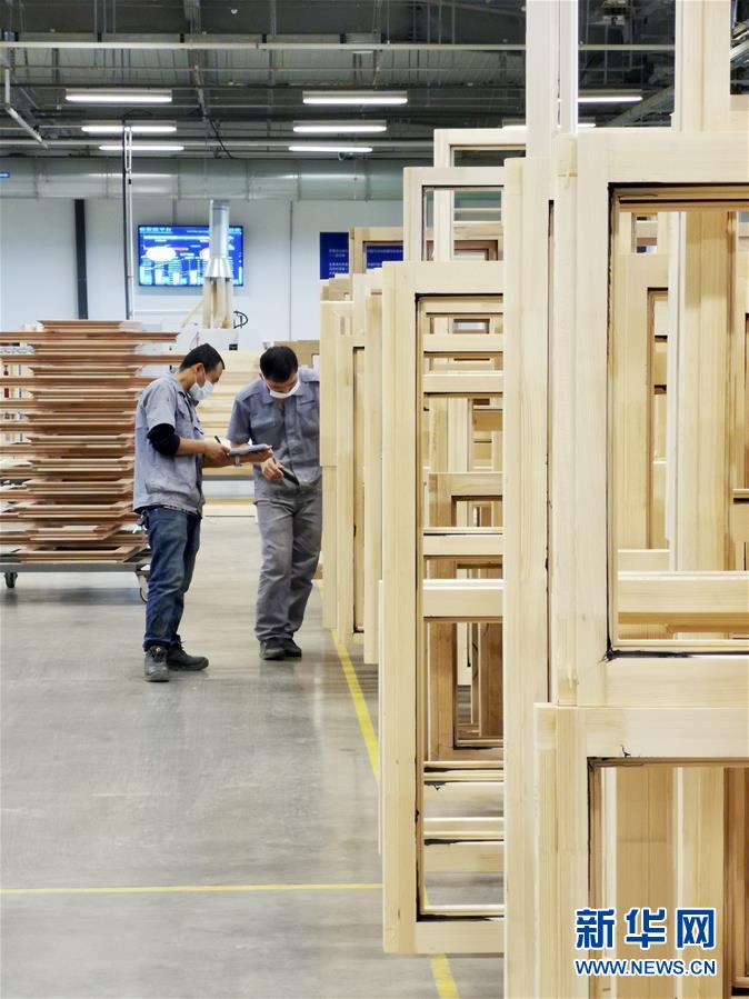 （在習近平新時代中國特色社會主義思想指引下&mdash;&mdash;新時代新作為新篇章&middot;習近平總書記關切事&middot;圖文互動）（1）陽光總在風雨后&mdash;&mdash;中小企業(yè)在疫情中迎難而上