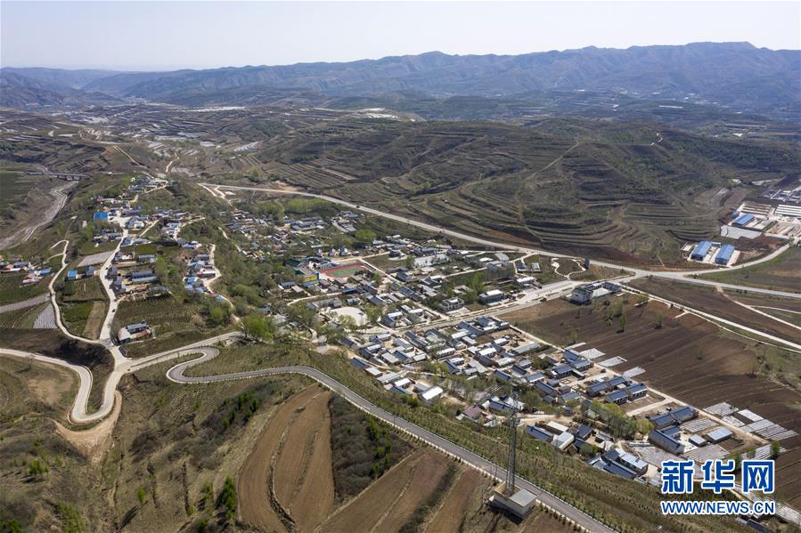 （新華全媒頭條&middot;圖文互動(dòng)）（4）初夏，循著總書記的腳步探訪產(chǎn)業(yè)扶貧新事