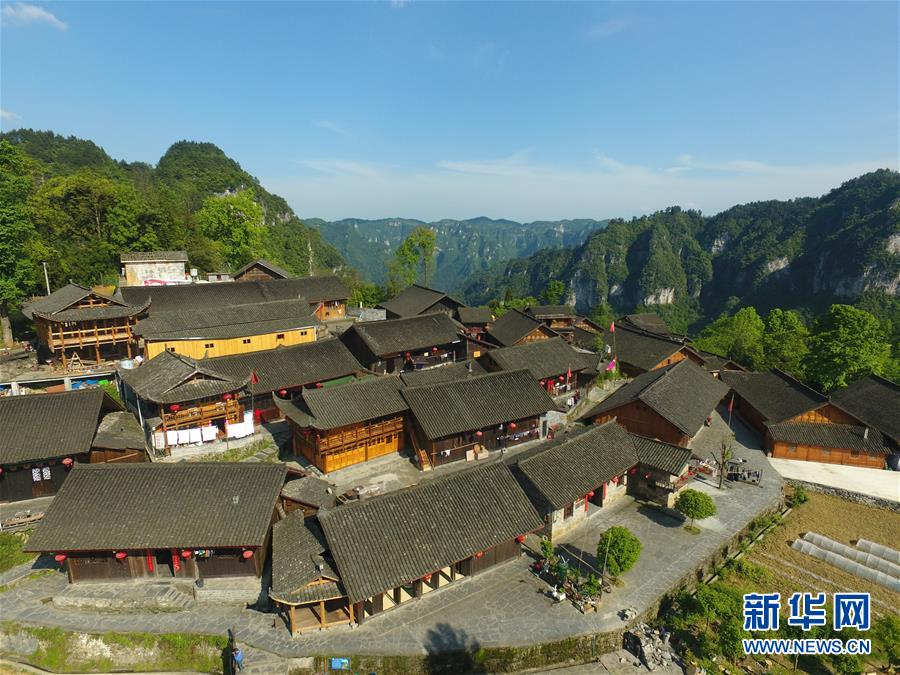 （新華全媒頭條&middot;圖文互動(dòng)）（6）初夏，循著總書記的腳步探訪產(chǎn)業(yè)扶貧新事