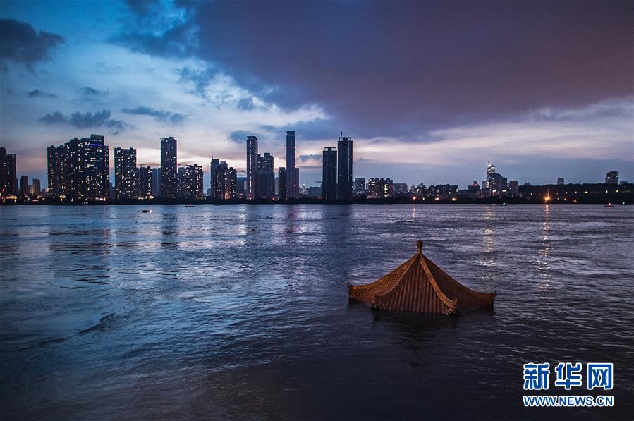 （在習(xí)近平新時(shí)代中國(guó)特色社會(huì)主義思想指引下&mdash;&mdash;新時(shí)代新作為新篇章&middot;習(xí)近平總書記關(guān)切事&middot;圖文互動(dòng)）（1）戰(zhàn)疫魔,斗洪魔&mdash;&mdash;湖北全力應(yīng)對(duì)防疫、防汛疊加&ldquo;雙考&rdquo;