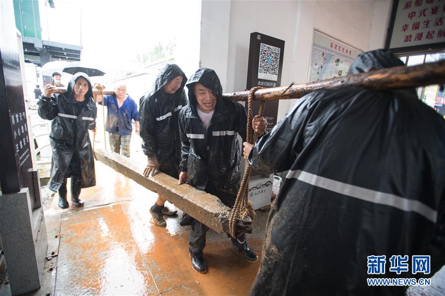 （在習(xí)近平新時(shí)代中國(guó)特色社會(huì)主義思想指引下&mdash;&mdash;新時(shí)代新作為新篇章&middot;習(xí)近平總書記關(guān)切事&middot;圖文互動(dòng)）（4）戰(zhàn)疫魔,斗洪魔&mdash;&mdash;湖北全力應(yīng)對(duì)防疫、防汛疊加&ldquo;雙考&rdquo;