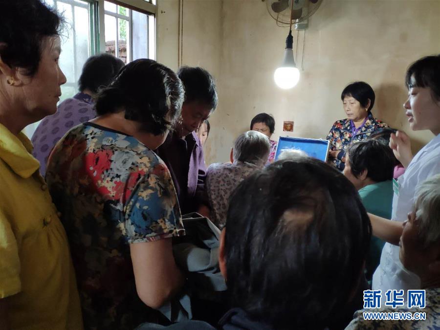 (總書記推動(dòng)的改革身邊事·醫(yī)療改革篇·圖文互動(dòng))(2)特寫:“坐堂醫(yī)生”變身“健康管家”——一個(gè)鄉(xiāng)鎮(zhèn)家庭醫(yī)生團(tuán)隊(duì)的診療記錄