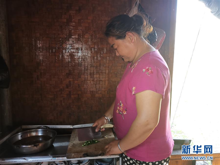 (總書(shū)記推動(dòng)的改革身邊事·生態(tài)文明改革篇·圖文互動(dòng))(3)特寫:從“捕魚(yú)人”到“護(hù)魚(yú)人”——長(zhǎng)江漁民上岸后的新生活