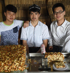 阿迪力：小切糕傳遞民族團結大夢想