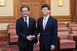 孟建柱會(huì)見泰國(guó)大理院院長(zhǎng)維拉蓬&middot;湯蘇萬(wàn)