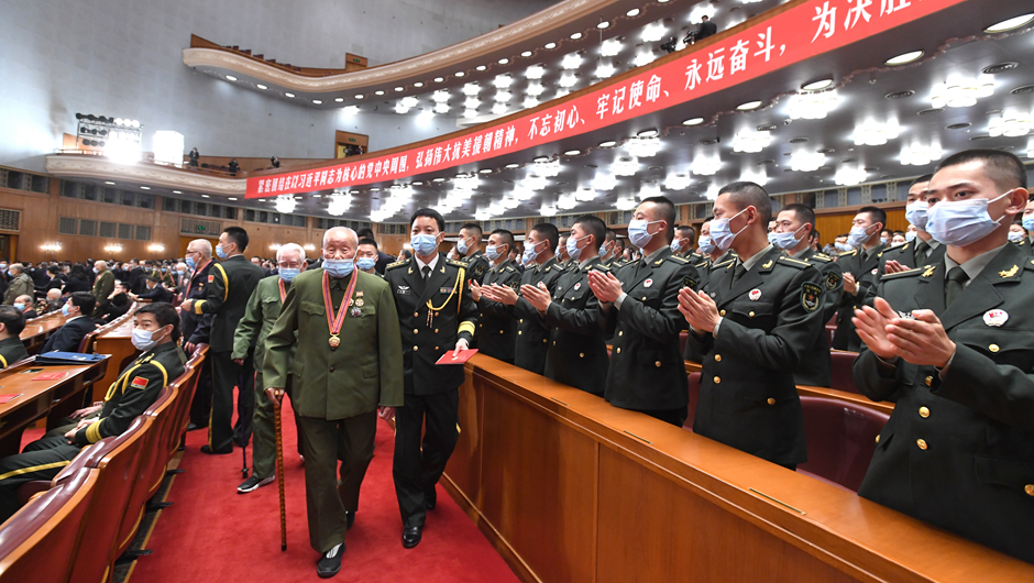 大會(huì)前，志愿軍老同志入場(chǎng)