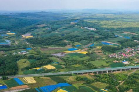 長白山下生態(tài)縣：倚綠生金，以景換銀