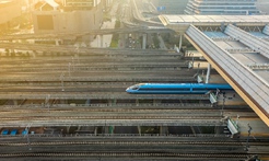 在沒有路的地方，中國探出一條條新路