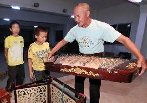 廣西有個家庭文藝隊(duì) 為農(nóng)家義演10年