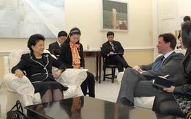 中國國務(wù)委員劉延?xùn)|會(huì)見英國副首相克萊格